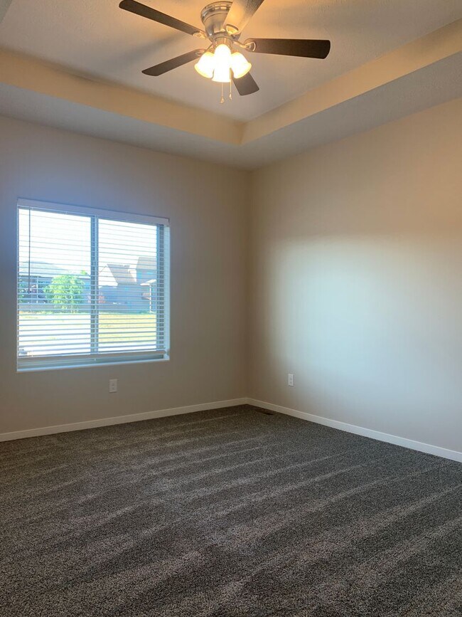 Building Photo - 6933 Claystone Dr