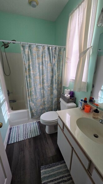 Master Bathroom - 480 River Oaks Dr