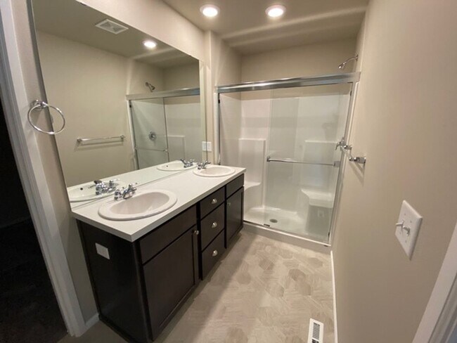 Building Photo - Spacious, modern 5-bed, 2.75-bath in sought-after Daisy Crossing Community in Sultan