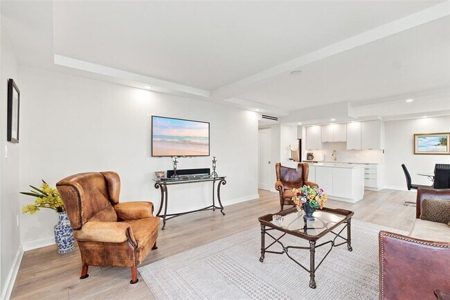 Building Photo - 707 S Gulfstream Ave