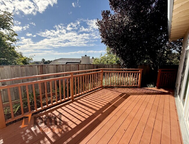 Building Photo - Well-Maintained 4-Bedroom Home in Prime Va...