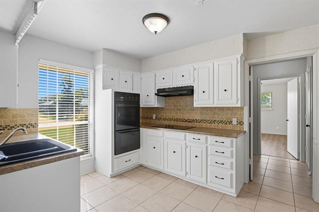 Building Photo - 10304 Oak Creek Dr