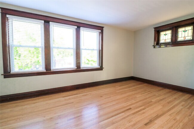 Building Photo - 4932 Loughborough Ave