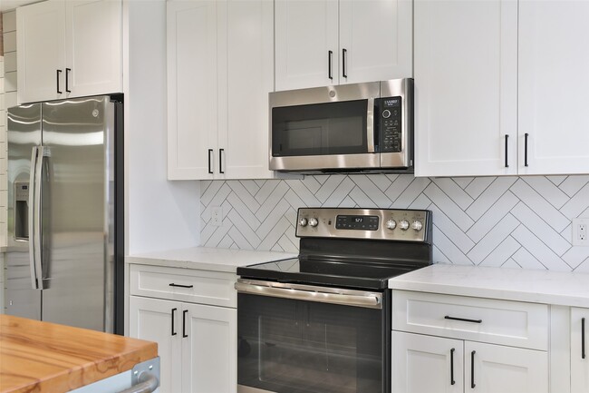 Building Photo - 9511 Fondren Rd