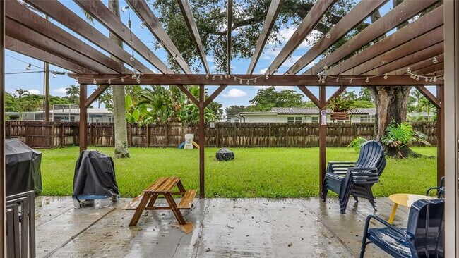 Building Photo - 152 SW 59th Ave