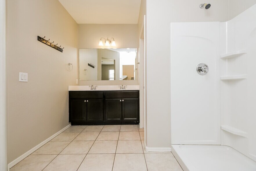 Building Photo - 42142 W Balsa Dr