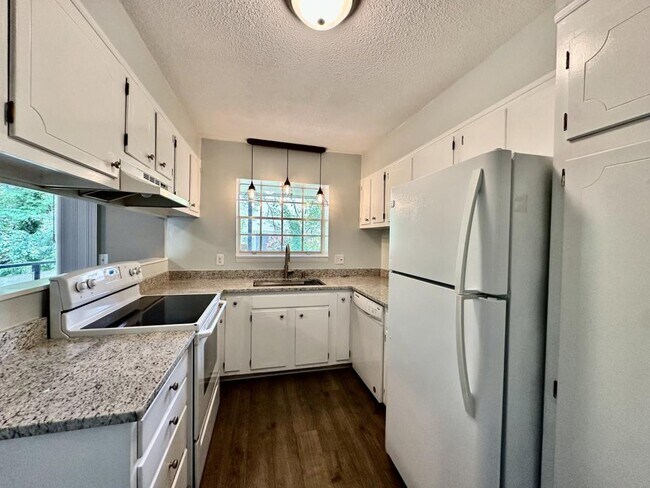 Building Photo - 2638 Park Rd