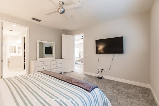 Building Photo - 11651 Solano Dr