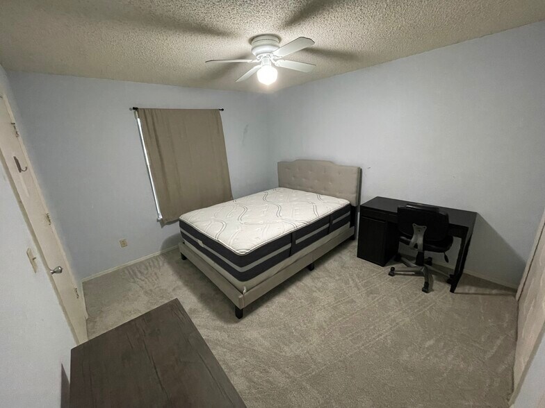 Building Photo - 2550 N Alafaya Trl