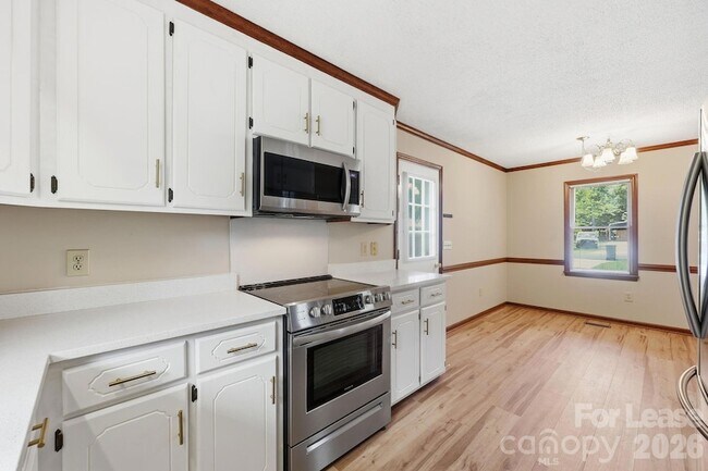 Building Photo - 6299 Spring Ct Ln