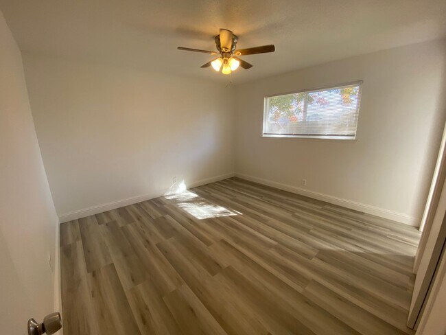 Building Photo - Updated in Lemoore