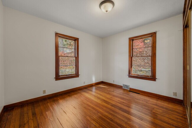 Building Photo - 293 Hamburg Rd