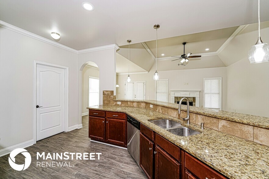 Building Photo - 244 Willow View Cir