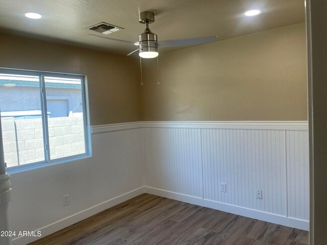 Building Photo - 15433 W Mercer Ln