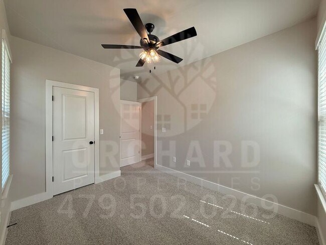 Building Photo - Bella Vista Single-Family Home- 3 Bed/ 2 Bath- Well-Designed Fernley Plan