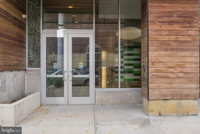 Building Photo - 1501 N 31st St