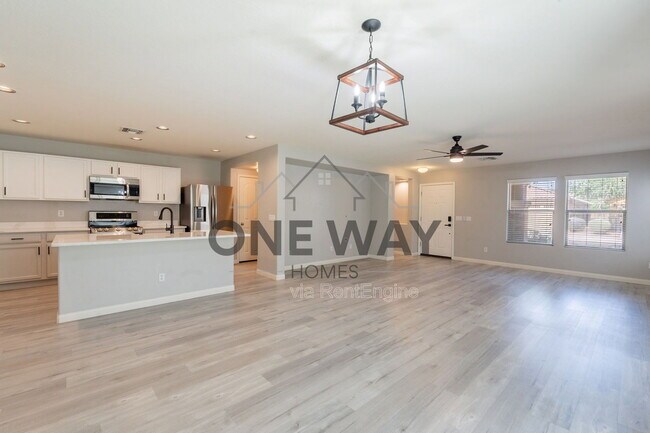 Building Photo - 1057 S Deerfield Ln