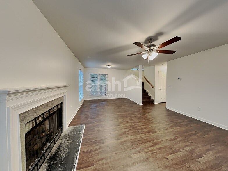 Building Photo - 10 Donegal Ct