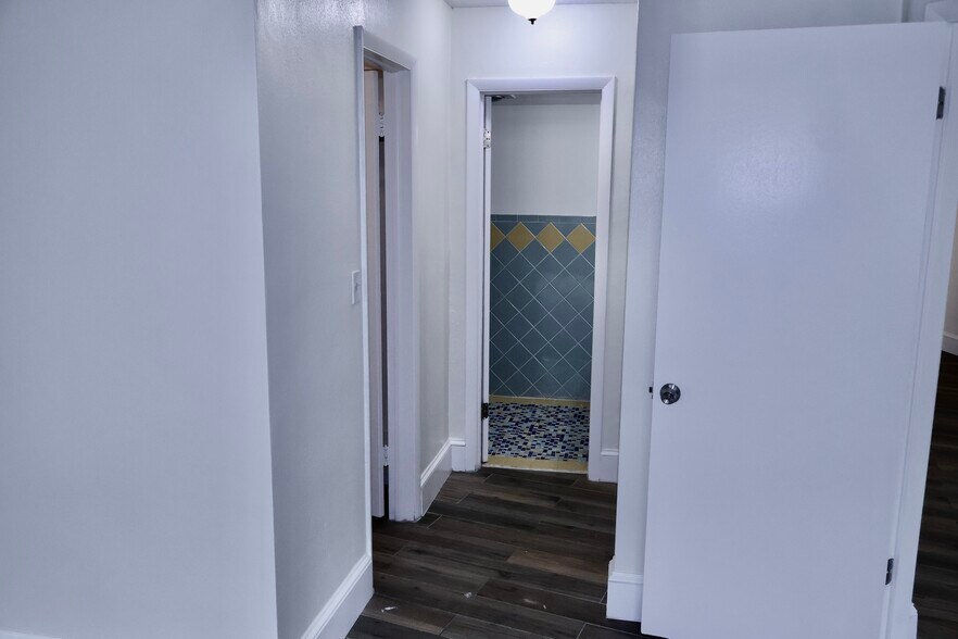 Building Photo - 1351 NE 191st St