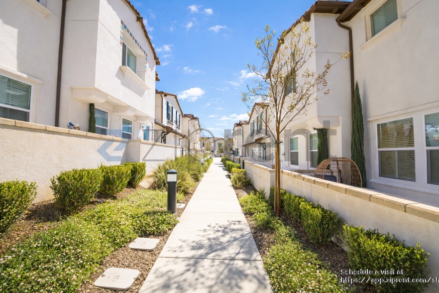 Building Photo - 27333 Georgetown Dr