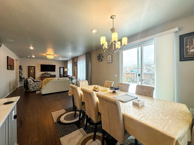 Building Photo - Meadowlark serene 4bd retreat