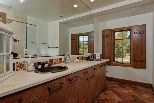 Building Photo - 6018 Avenida Chamnez