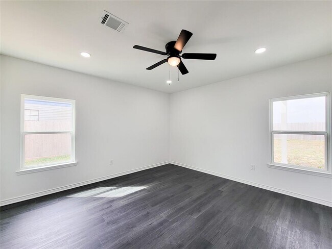 Building Photo - 2731 Rd 5724