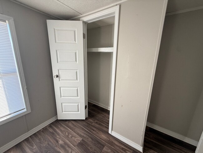 Building Photo - 80 Redwood Ln