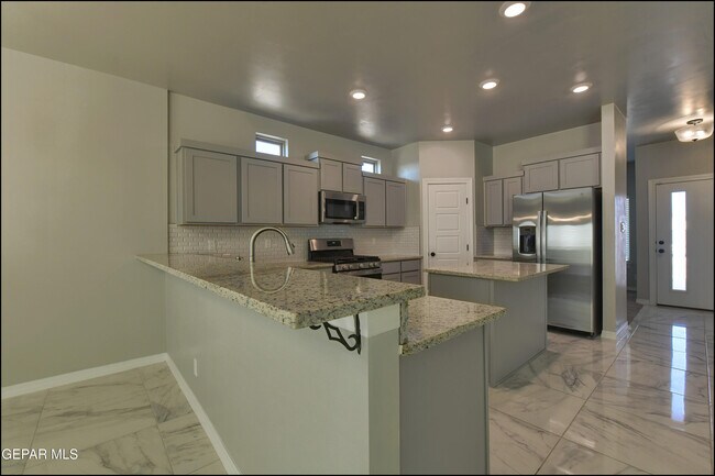 Building Photo - 600 Logwood Ave