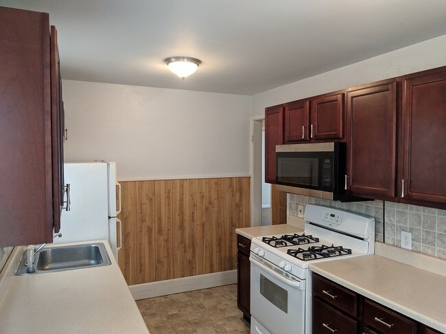 Building Photo - 110 Ashwood Dr