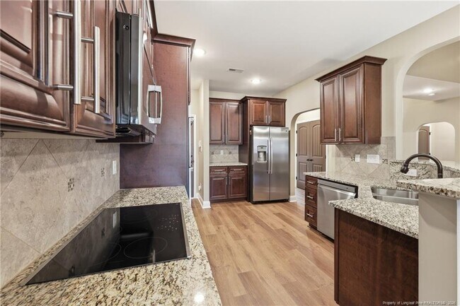 Building Photo - 206 Leland Ln