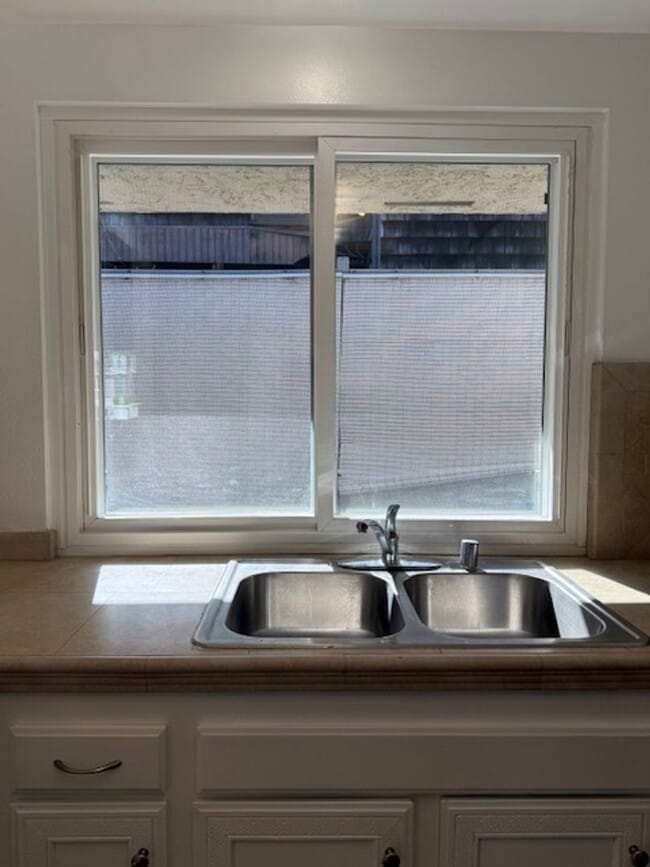 Building Photo - 420-22 Rees Street