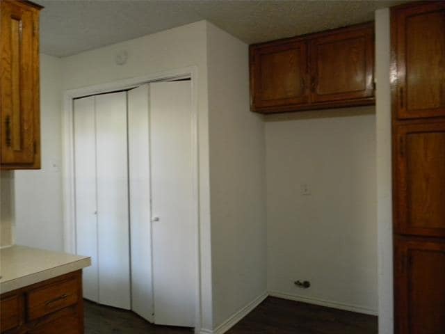 Building Photo - 809 Windcrest Dr