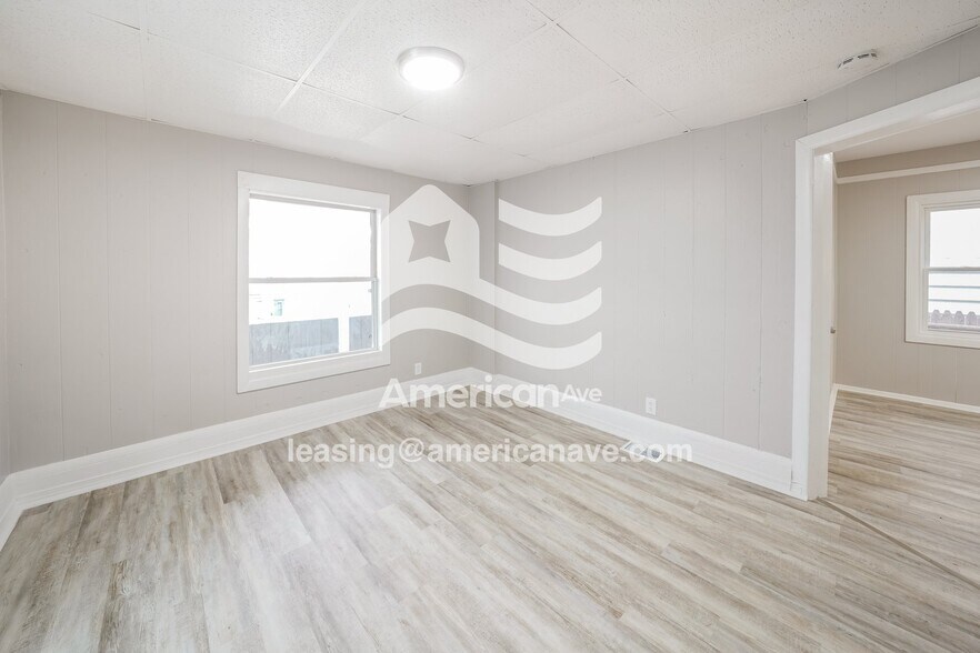 Building Photo - 593 Emerson St