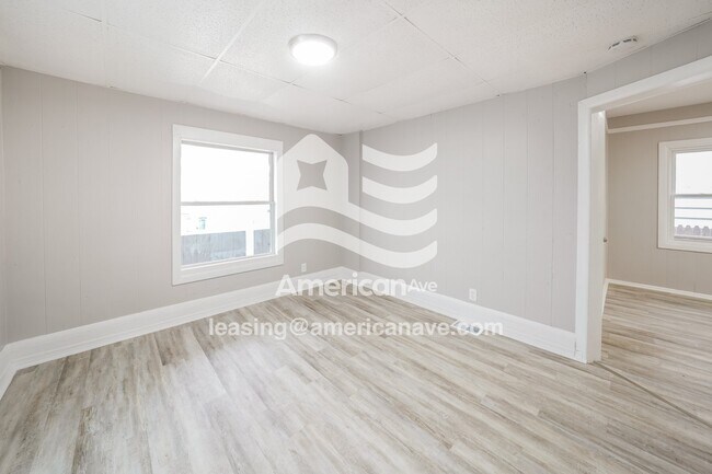 Building Photo - 593 Emerson St