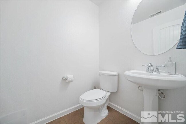 Building Photo - 2490 Eastshore Pl