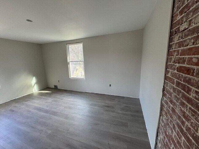 Building Photo - 433 Penn Ave