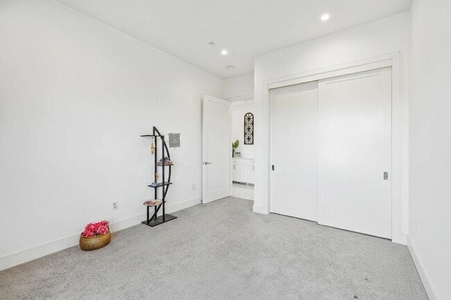 Building Photo - 7778 Laguna Heights Ct