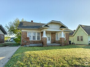 Building Photo - 1609 NE 18th St