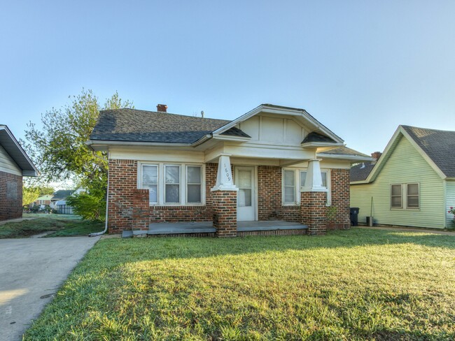 Primary Photo - 1609 NE 18th St