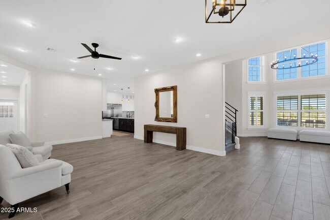 Building Photo - 856 W Quail Cir