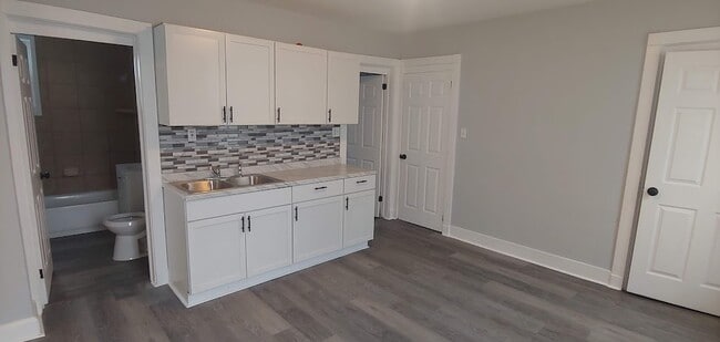 Building Photo - 4666 N 38th St