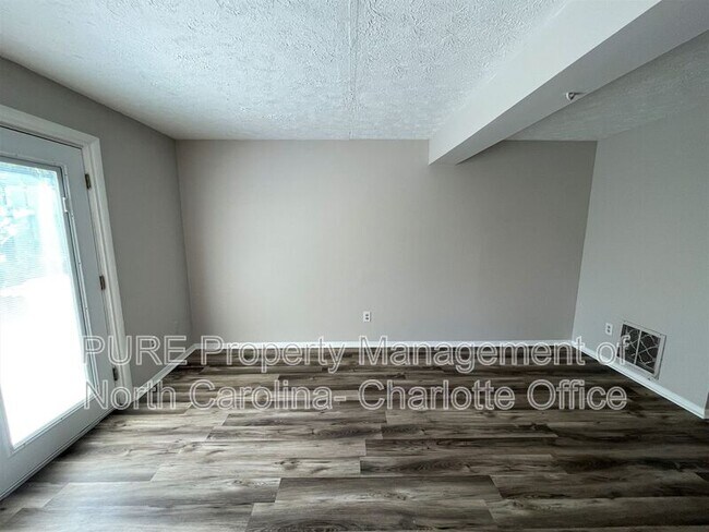 Building Photo - 9445 Lexington Cir