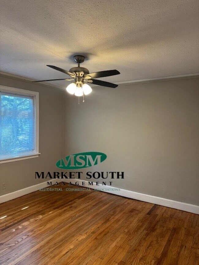 Building Photo - *APPLICATION PENDING!!*  ***ENCHANTING ARDSLEY PARK*****