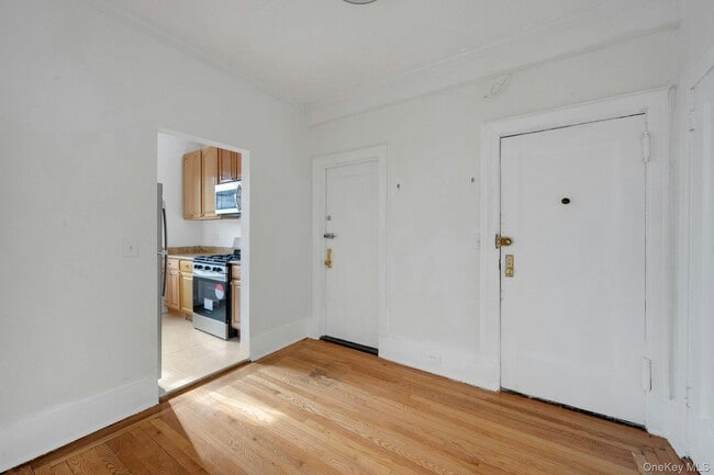 Building Photo - 840 Bronx River Rd