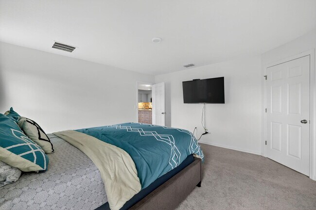 Building Photo - 644 SW Hoffenberg Ave