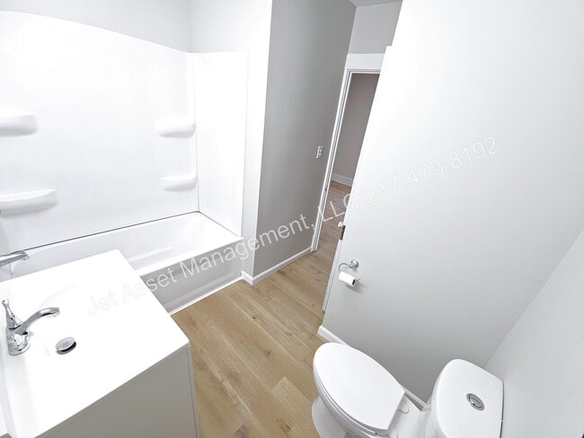 Building Photo - Beautifully updated 2 bedroom home for rent!