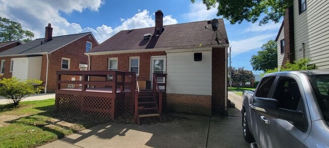 Building Photo - Single 3 bedroom 1 bath home located in Mayfield Hts!