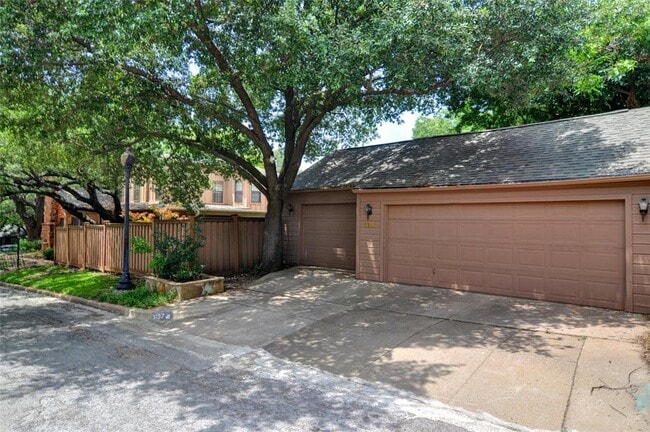 Building Photo - 3197 Westcliff Rd W