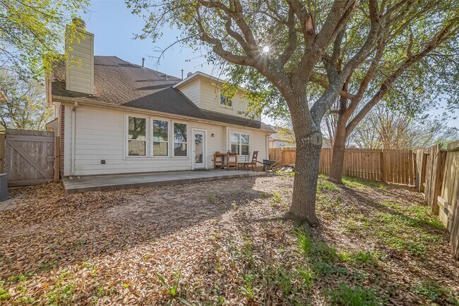 Building Photo - 2202 Highland Crossing Dr